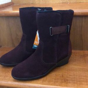 NEW Wine Sporto Suede Boots